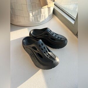 Hoka Ora Recovery Mule Slides - Black / Size 7